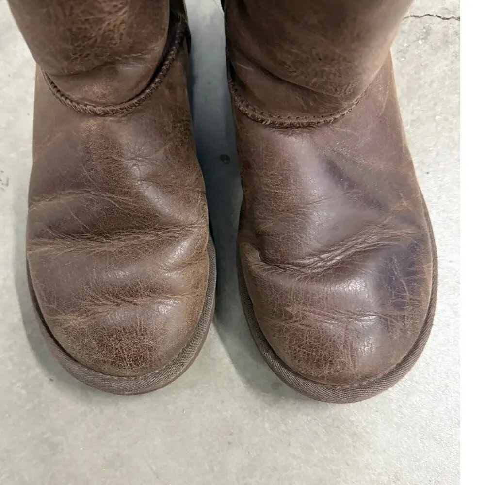 UGG Classic Short‎ Leather Boot Women’s size 6 Winter Ski